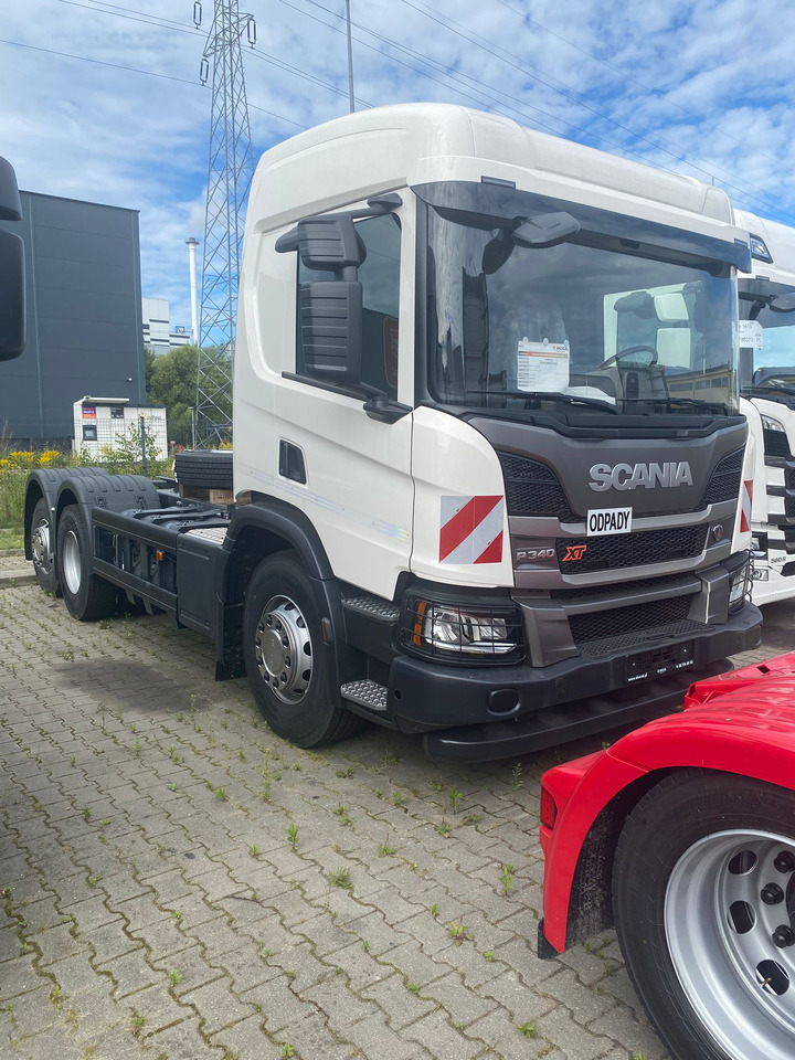 SCANIA NEW Scania P 340 B6x2*4NA / chassis frame / steering axle / CNG / large cab / 8 units - Camión chasis: foto 1 SCANIA NEW Scania P 340 B6x2*4NA / chassis frame / steering axle / CNG / large cab / 8 units - Camión chasis: foto 1