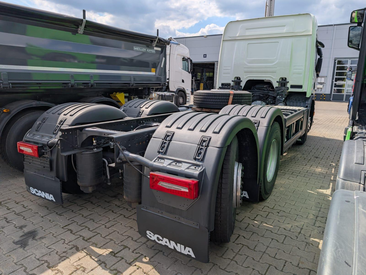 SCANIA P 340 B6x2*4NA / chassis frame / steering axle / CNG / large cab / 8 units - Camión chasis: foto 3 SCANIA P 340 B6x2*4NA / chassis frame / steering axle / CNG / large cab / 8 units - Camión chasis: foto 3