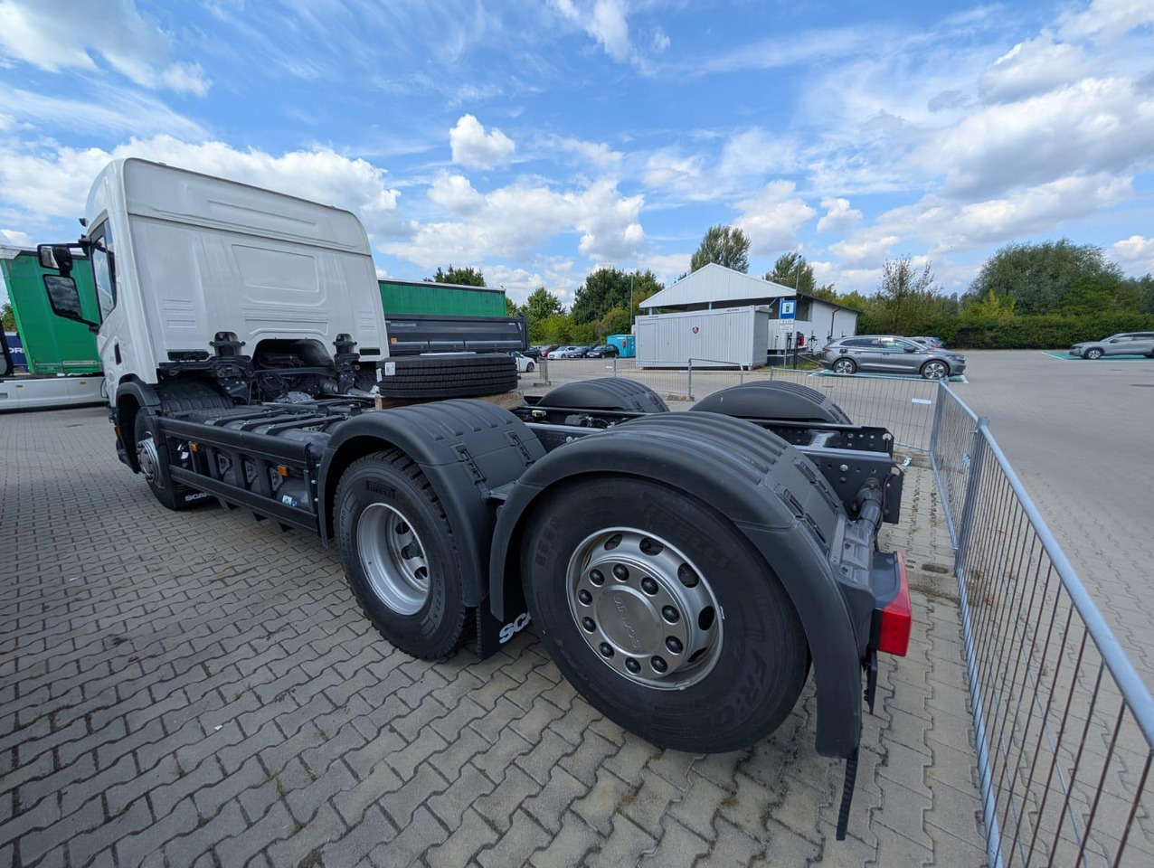 SCANIA P 340 B6x2*4NA / chassis frame / steering axle / CNG / large cab / 8 units - Camión chasis: foto 3 SCANIA P 340 B6x2*4NA / chassis frame / steering axle / CNG / large cab / 8 units - Camión chasis: foto 3