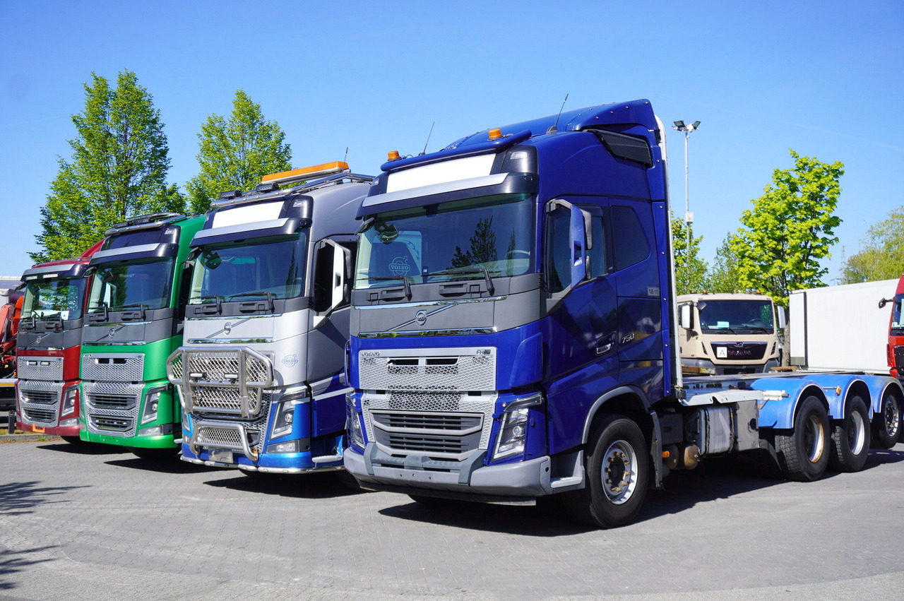 VOLVO FH16 750 / 750 HP! / chassis / 4 units 8x4 - Camión grúa: foto 1 VOLVO FH16 750 / 750 HP! / chassis / 4 units 8x4 - Camión grúa: foto 1