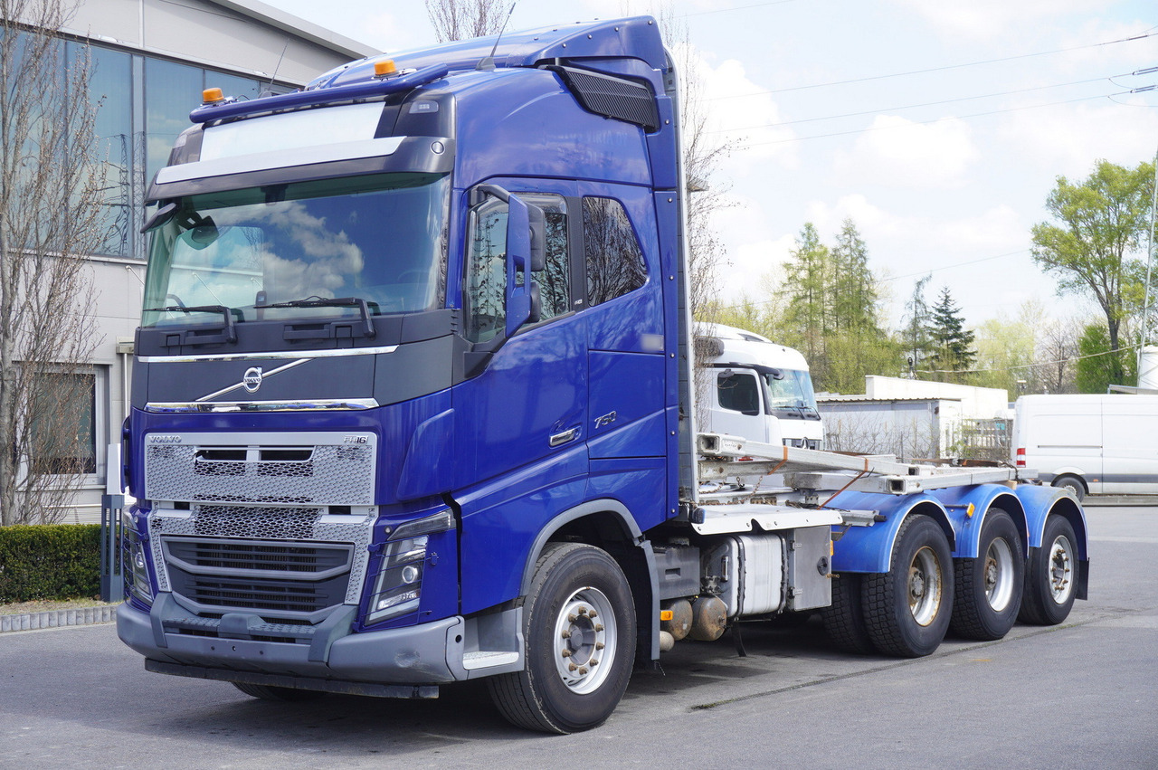 VOLVO FH16 750 8x4 / 750 HP! / 20 t load capacity / stanchion superstructure - Camión grúa: foto 4 VOLVO FH16 750 8x4 / 750 HP! / 20 t load capacity / stanchion superstructure - Camión grúa: foto 4