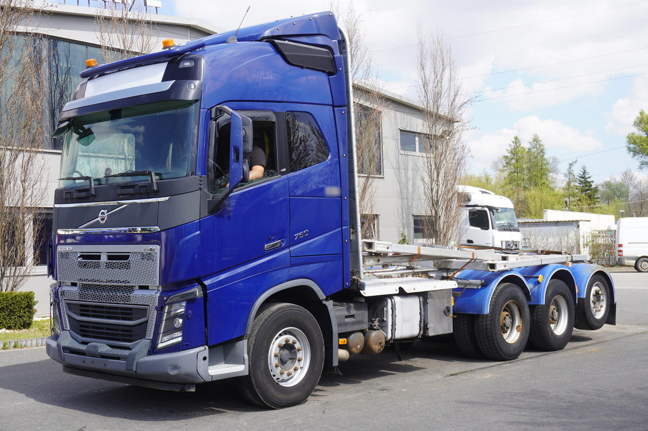 VOLVO FH16 750 8x4 / 750 HP! / 20 t load capacity / stanchion superstructure - Camión grúa: foto 1 VOLVO FH16 750 8x4 / 750 HP! / 20 t load capacity / stanchion superstructure - Camión grúa: foto 1