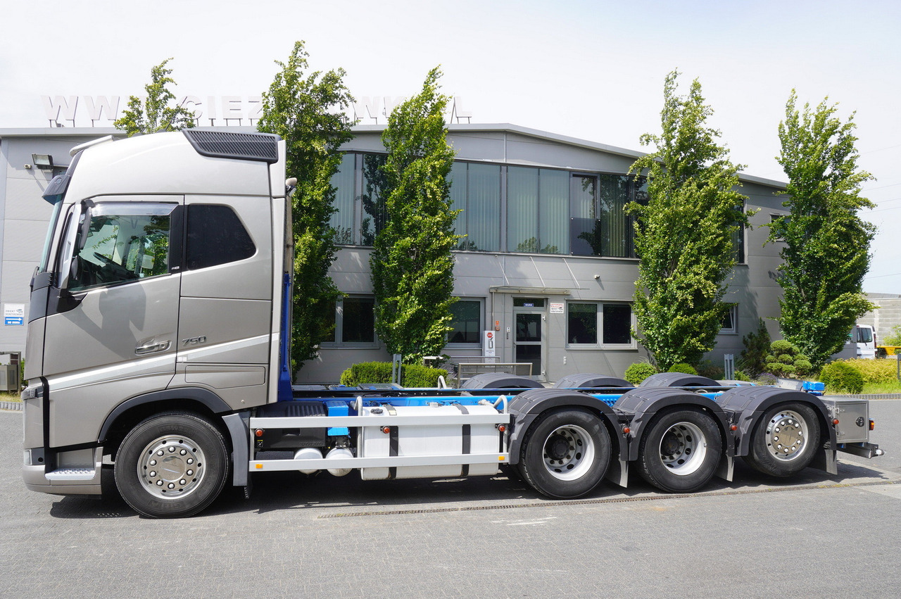 VOLVO FH16 750 8x4x4 / 750 HP! / Frame 685 cm / Steered 4th axle - Camión grúa: foto 3 VOLVO FH16 750 8x4x4 / 750 HP! / Frame 685 cm / Steered 4th axle - Camión grúa: foto 3