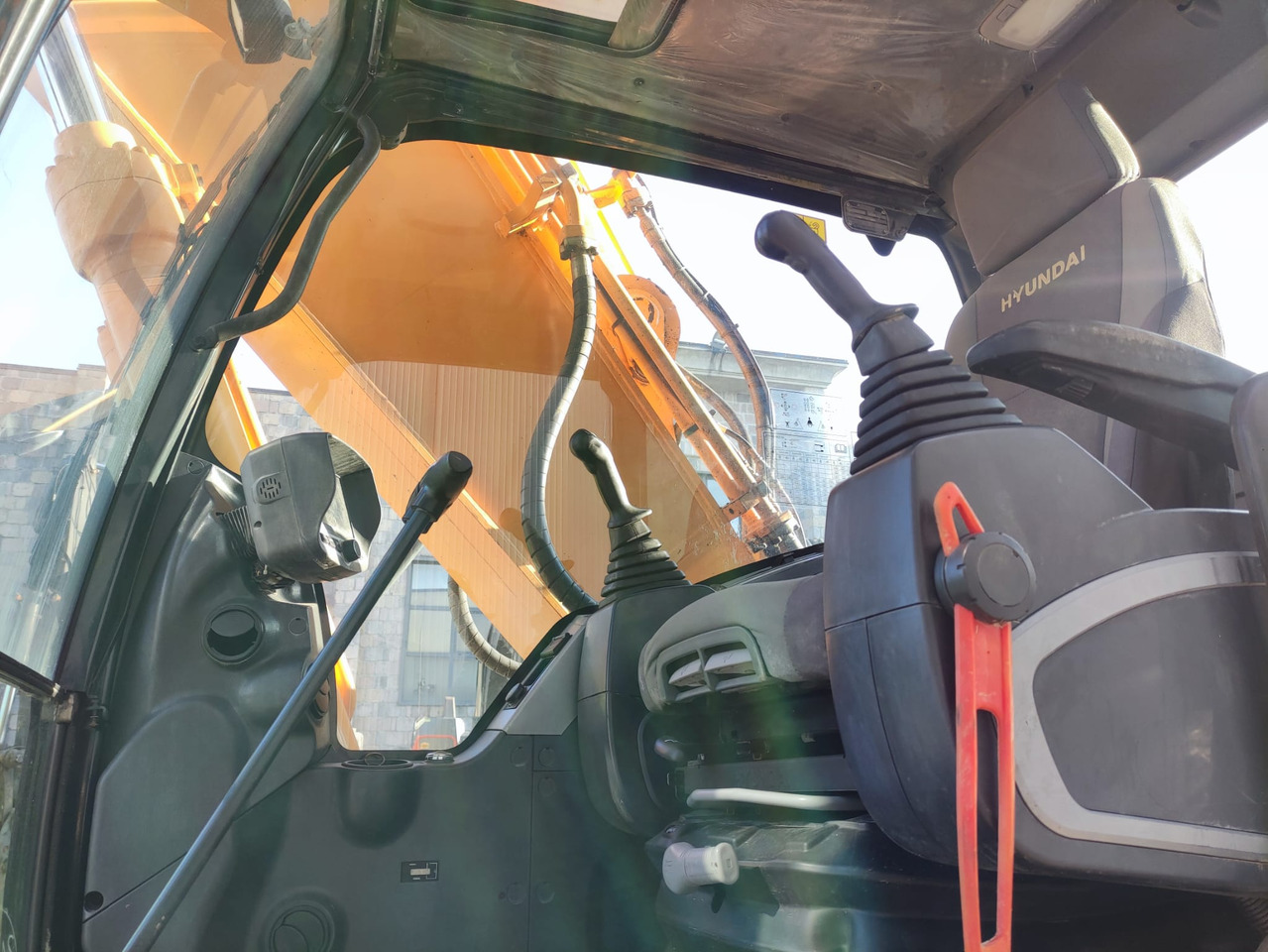 Hyundai R220NLC-9A - Excavadora de cadenas: foto 5 Hyundai R220NLC-9A - Excavadora de cadenas: foto 5