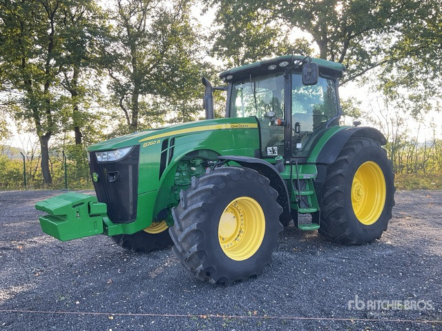 John Deere 8260R 4WD Tractor - Tractor: foto 1 John Deere 8260R 4WD Tractor - Tractor: foto 1