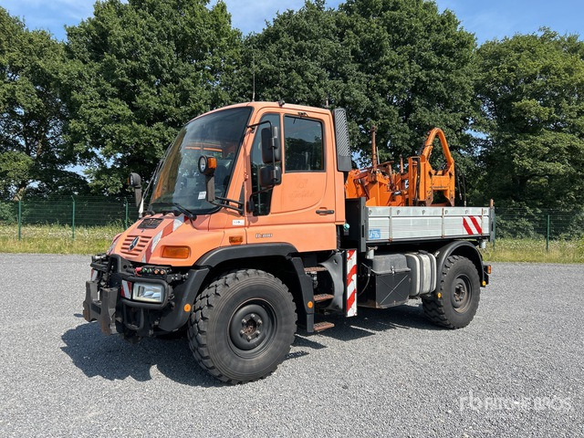 2004 Mercedes-Benz Unimog U300 4x4 Utility Truck - Vehículo municipal: foto 1 2004 Mercedes-Benz Unimog U300 4x4 Utility Truck - Vehículo municipal: foto 1
