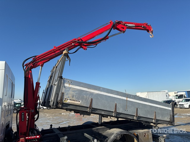 2010 Renault Midlum 220.08 1981 C.O.M.A. C330B on 4x2 Dump Truck with Crane - Camión volquete: foto 4 2010 Renault Midlum 220.08 1981 C.O.M.A. C330B on 4x2 Dump Truck with Crane - Camión volquete: foto 4