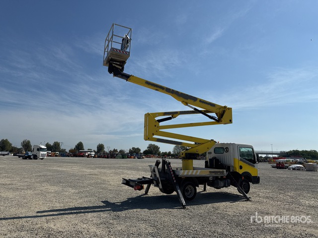 2011 Nissan Cabstar 2011 Socage DA320 20 m on Bucket Truck - Camión con plataforma elevadora: foto 3 2011 Nissan Cabstar 2011 Socage DA320 20 m on Bucket Truck - Camión con plataforma elevadora: foto 3