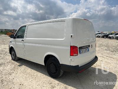 VOLKSWAGEN TRANSPORTER 2.0 TDI BlueMotion SCR 81kW 5-speed - Camión caja cerrada: foto 2 VOLKSWAGEN TRANSPORTER 2.0 TDI BlueMotion SCR 81kW 5-speed - Camión caja cerrada: foto 2