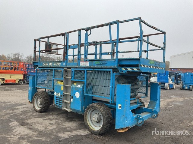 2007 Genie GS4390 4x4 Diesel Scissor Lift - Plataforma de tijeras: foto 3 2007 Genie GS4390 4x4 Diesel Scissor Lift - Plataforma de tijeras: foto 3