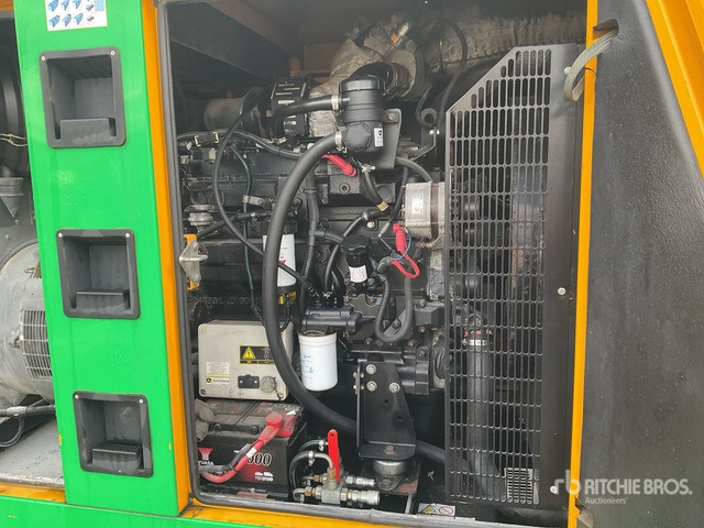 2016 Sdmo R220C3 200 kVA Skid-Mounted Generator Set - Generador industriale: foto 5 2016 Sdmo R220C3 200 kVA Skid-Mounted Generator Set - Generador industriale: foto 5
