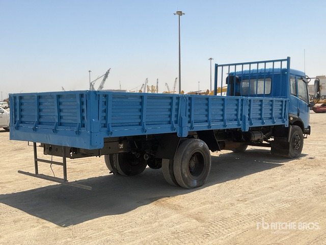 2010 FAW 1120P9K2L3E 4x2 Flatbed Truck - Camión caja abierta: foto 3 2010 FAW 1120P9K2L3E 4x2 Flatbed Truck - Camión caja abierta: foto 3