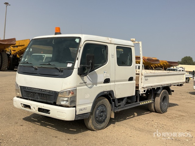 2010 Mitsubishi Canter 4x2 Crew Cab Flatbed Truck - Camión caja abierta: foto 2 2010 Mitsubishi Canter 4x2 Crew Cab Flatbed Truck - Camión caja abierta: foto 2