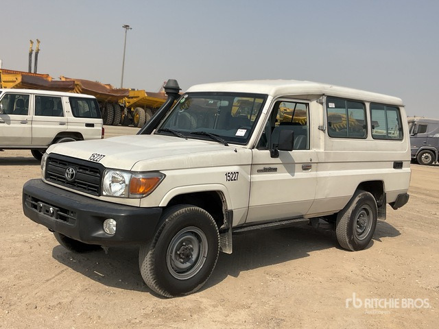 2013 Toyota Land Cruiser 78L 4x4 SUV - SUV/ Todoterreno: foto 1 2013 Toyota Land Cruiser 78L 4x4 SUV - SUV/ Todoterreno: foto 1