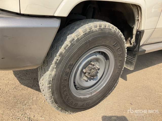 2014 Toyota Land Cruiser LX 76L 4x4 SUV - SUV/ Todoterreno: foto 5 2014 Toyota Land Cruiser LX 76L 4x4 SUV - SUV/ Todoterreno: foto 5