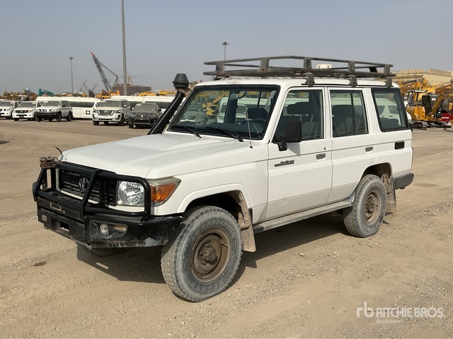 2018 Toyota Land Cruiser 76L 4x4 SUV - SUV/ Todoterreno: foto 2 2018 Toyota Land Cruiser 76L 4x4 SUV - SUV/ Todoterreno: foto 2