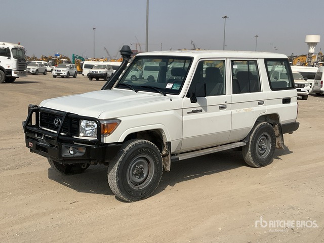 2021 Toyota Land Cruiser 76L 4x4 SUV - SUV/ Todoterreno: foto 1 2021 Toyota Land Cruiser 76L 4x4 SUV - SUV/ Todoterreno: foto 1