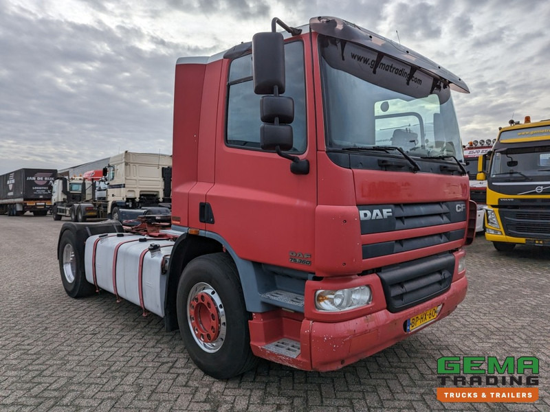 DAF CF75.360 4x2 Daycab Euro3 Double Tanks - Alcoa's (T1328) - Cabeza tractora: foto 2 DAF CF75.360 4x2 Daycab Euro3 Double Tanks - Alcoa's (T1328) - Cabeza tractora: foto 2