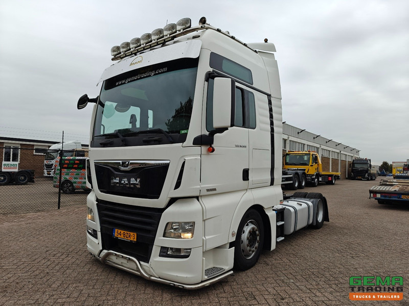 MAN TGX 18.500 4x2 XXL Euro6C - MEGA - Retarder - Dubbele Tanks - Navi - SMARTtachoV2 - 12/2025 APK - Cabeza tractora: foto 1 MAN TGX 18.500 4x2 XXL Euro6C - MEGA - Retarder - Dubbele Tanks - Navi - SMARTtachoV2 - 12/2025 APK - Cabeza tractora: foto 1
