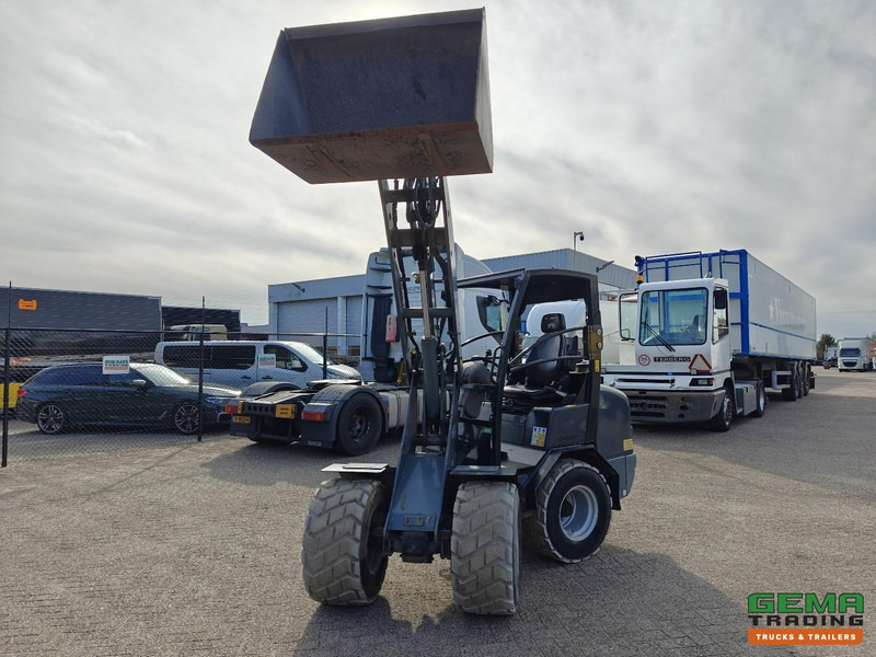 Giant V452T 3585 uren - Wiellader - Landbouw Kenteken - Vangmuil - Grondbak - Non-Marking Banden - Minicargadora de cadenas: foto 5 Giant V452T 3585 uren - Wiellader - Landbouw Kenteken - Vangmuil - Grondbak - Non-Marking Banden - Minicargadora de cadenas: foto 5