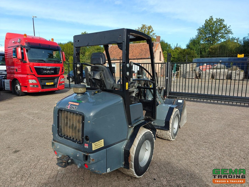 Giant V452T 3585 uren - Wiellader - Landbouw Kenteken - Vangmuil - Grondbak - Non-Marking Banden - Minicargadora de cadenas: foto 3 Giant V452T 3585 uren - Wiellader - Landbouw Kenteken - Vangmuil - Grondbak - Non-Marking Banden - Minicargadora de cadenas: foto 3