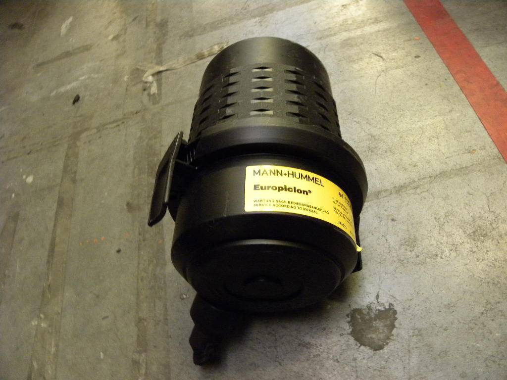Air cleaner from Mann+Hummel - Motor y piezas para Equipo de manutención: foto 1 Air cleaner from Mann+Hummel - Motor y piezas para Equipo de manutención: foto 1