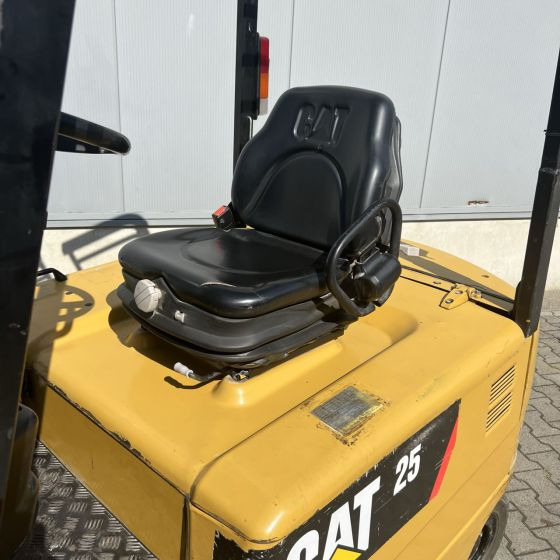 Caterpillar EP25K-PAC - Carretilla elevadora eléctrica: foto 5 Caterpillar EP25K-PAC - Carretilla elevadora eléctrica: foto 5