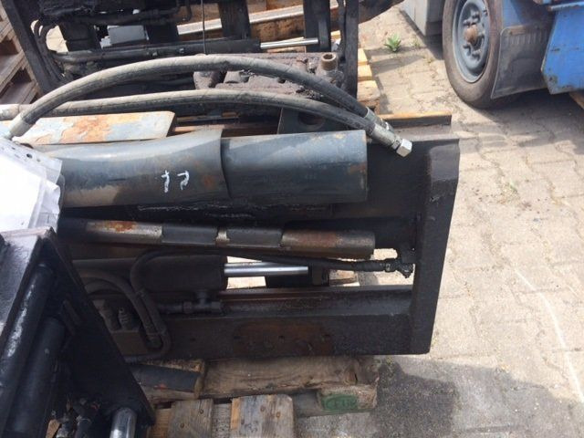 Fork positioner with side shift Kaup, FEM3 - Implemento para Equipo de manutención: foto 2 Fork positioner with side shift Kaup, FEM3 - Implemento para Equipo de manutención: foto 2