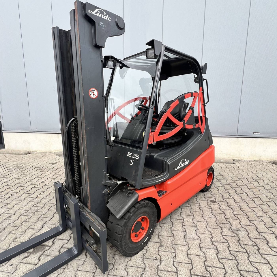 Linde E25S (336-03) - Carretilla elevadora eléctrica: foto 1 Linde E25S (336-03) - Carretilla elevadora eléctrica: foto 1