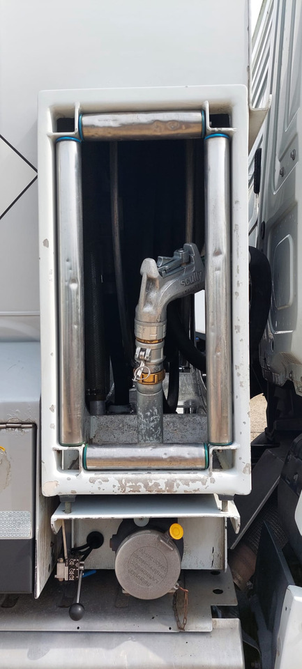 MERCEDES Antos - Camión cisterna: foto 3 MERCEDES Antos - Camión cisterna: foto 3