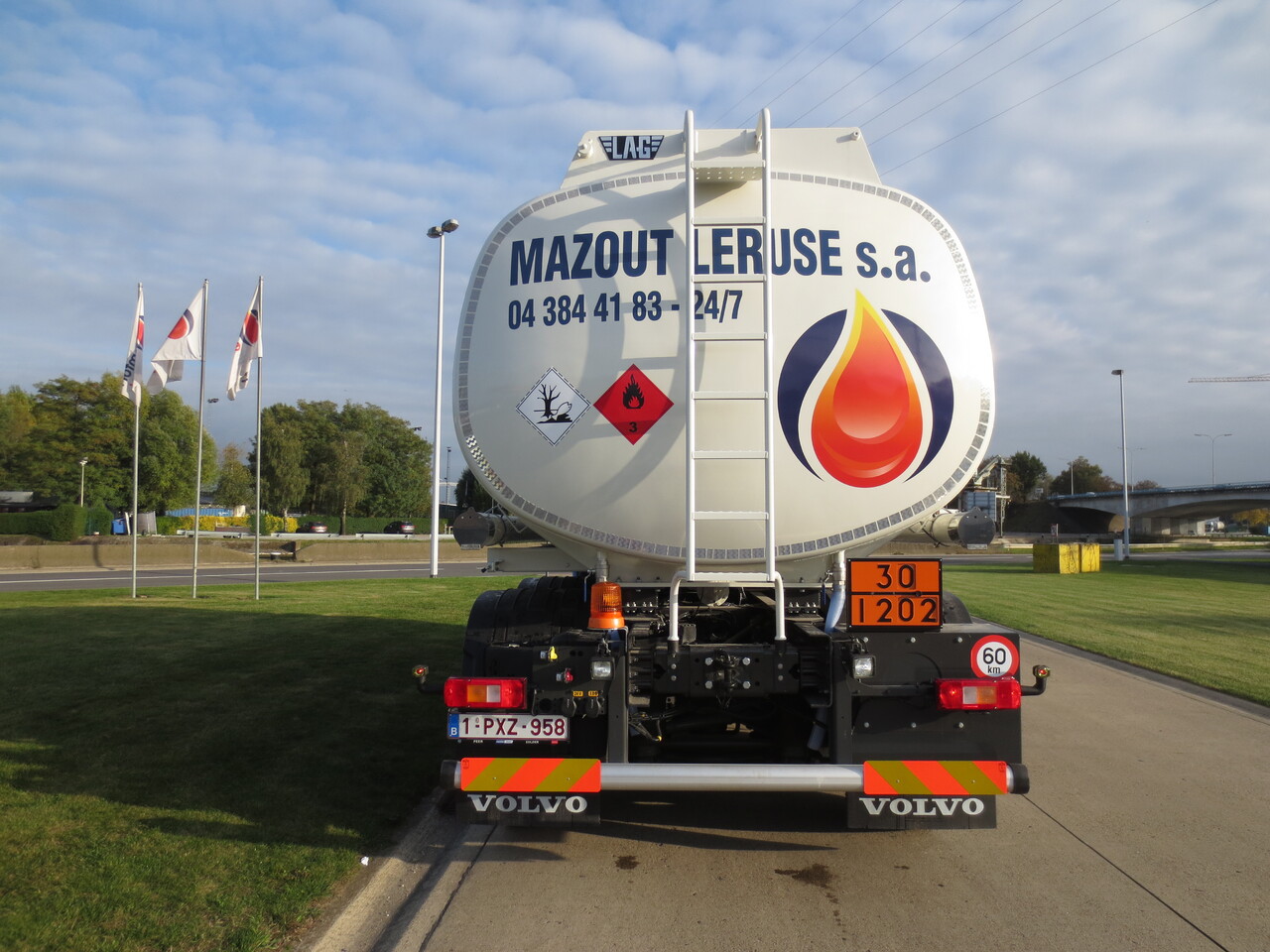 Camión cisterna VOLVO FM: foto 8