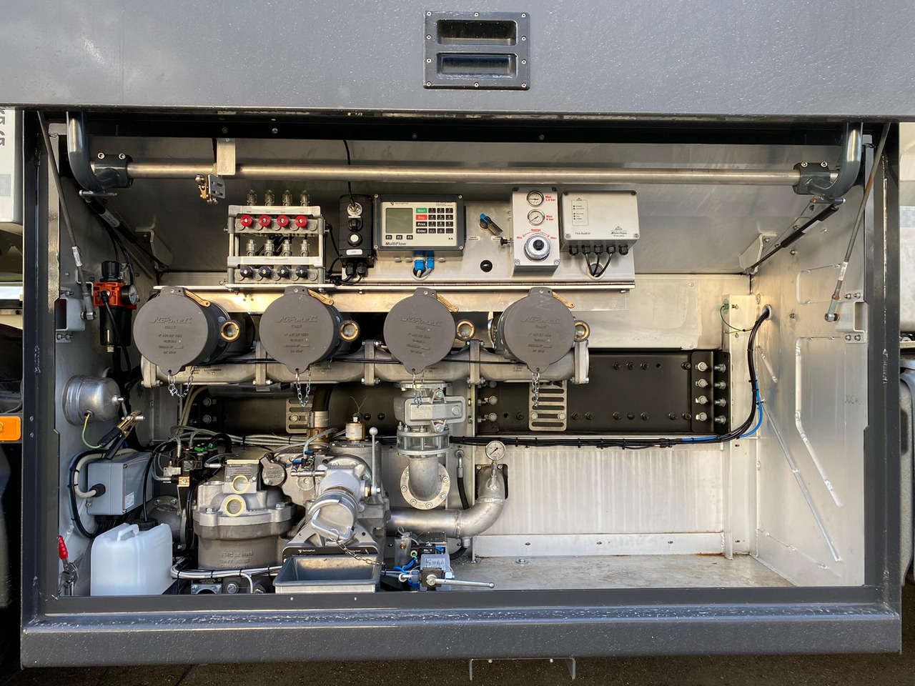 Camión cisterna VOLVO FM: foto 11