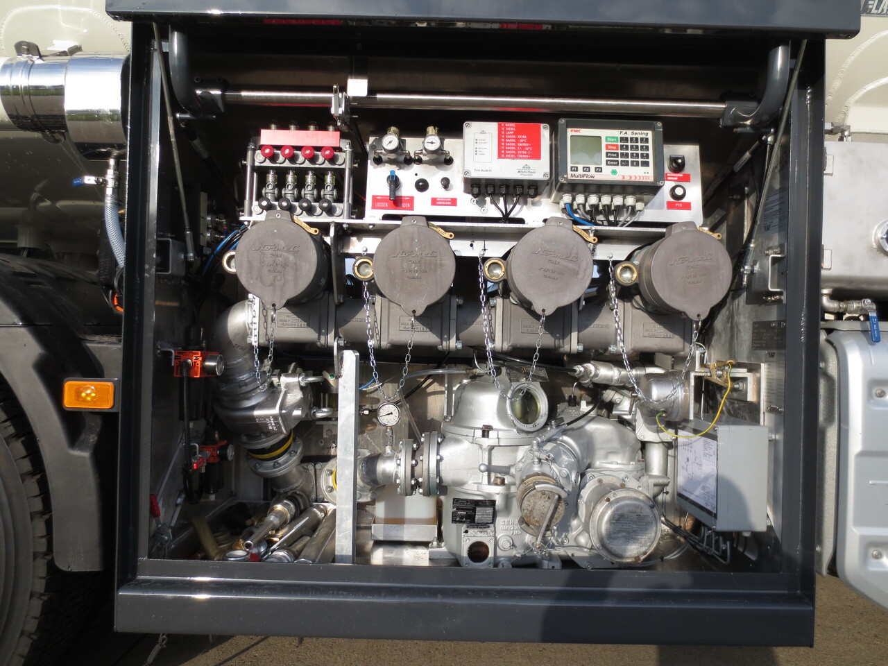 Camión cisterna VOLVO FM: foto 11