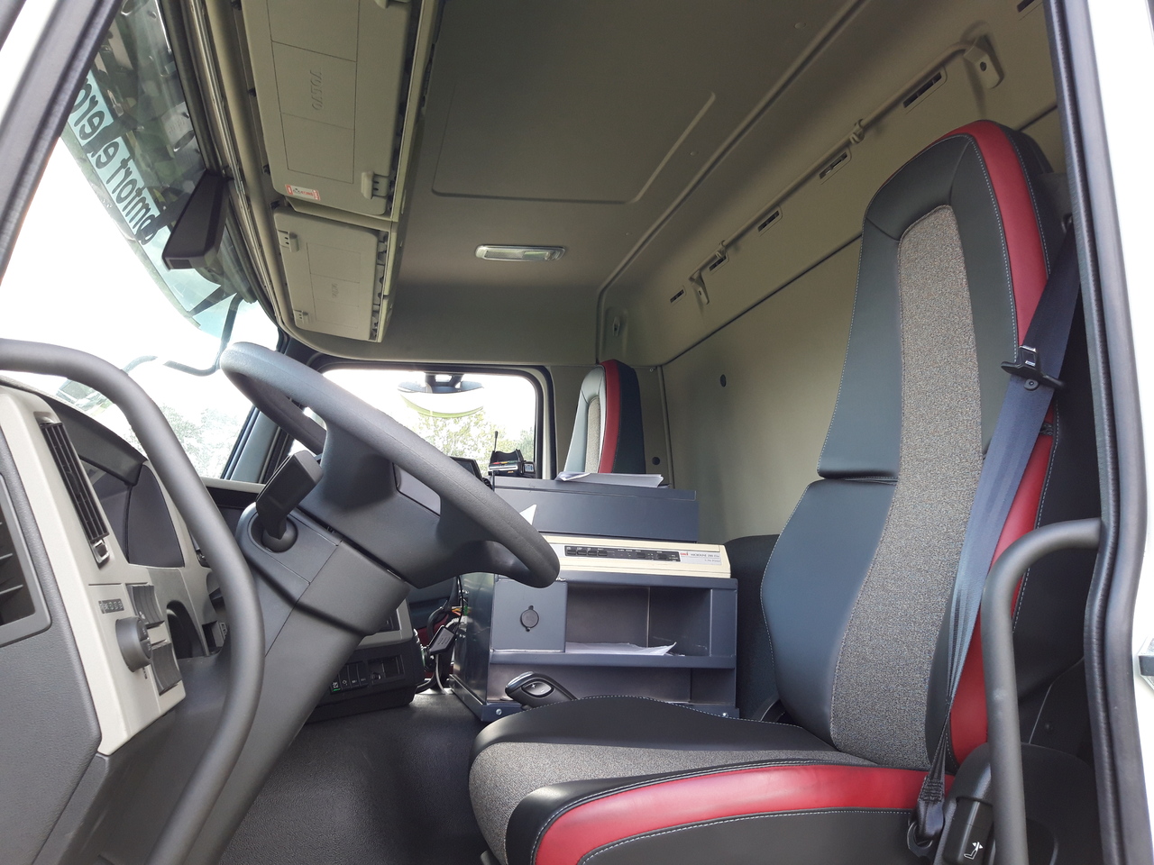 Foto del interior 1: Camión cisterna VOLVO FM