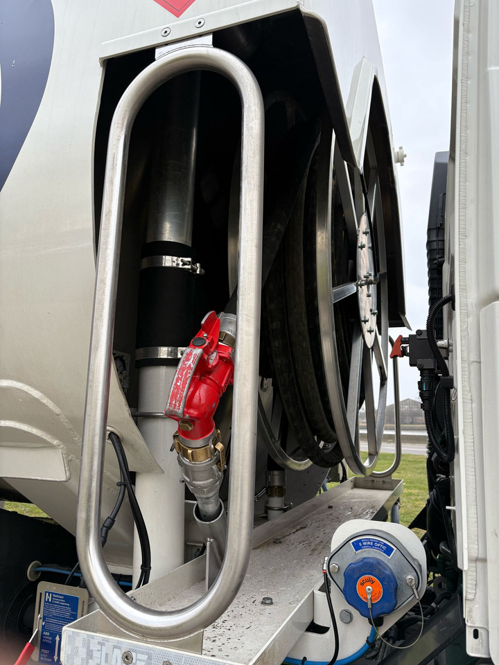 VOLVO FM380 - Camión cisterna: foto 2 VOLVO FM380 - Camión cisterna: foto 2