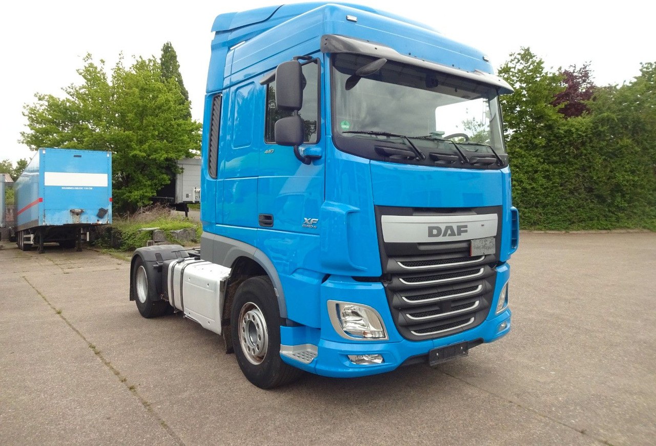 DAF XF 440, SC, Klima, 2 x Tank, Intarder, Standklim - Cabeza tractora: foto 3 DAF XF 440, SC, Klima, 2 x Tank, Intarder, Standklim - Cabeza tractora: foto 3