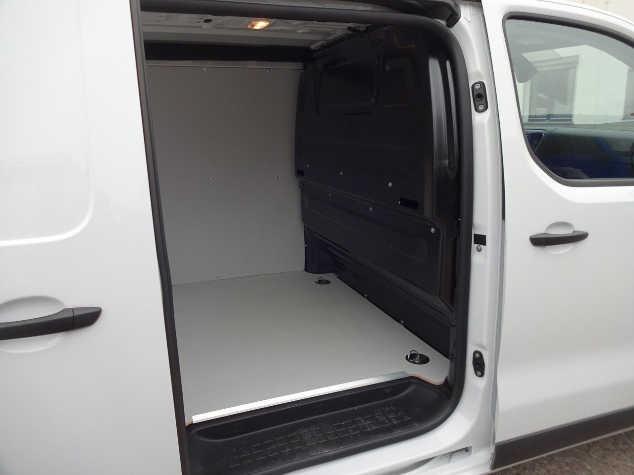 Leasing de  Opel 50 x Vivaro Kasten L1H1, Klima, PDC, Opel 50 x Vivaro Kasten L1H1, Klima, PDC,: foto 23