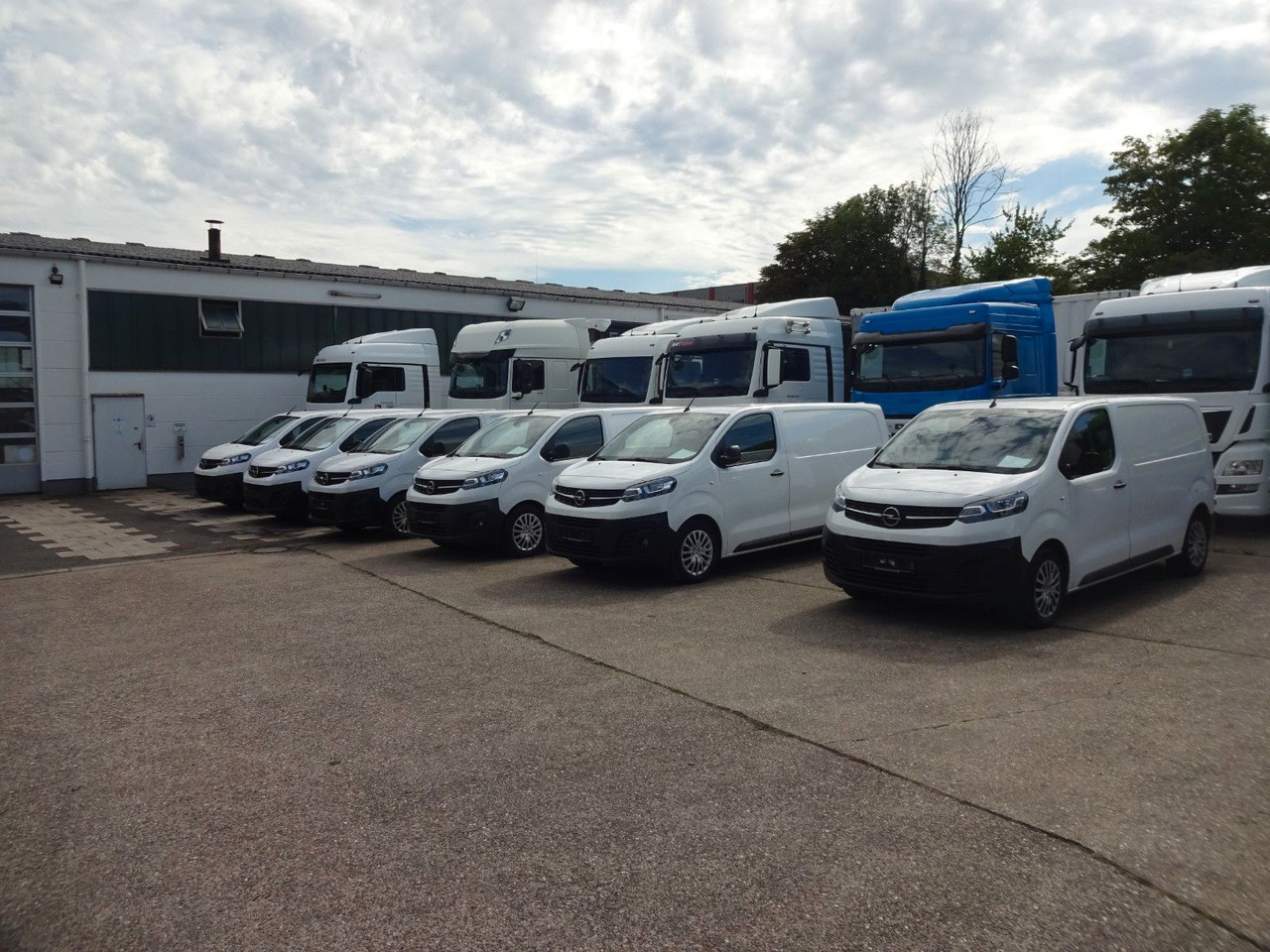 Opel 50 x Vivaro Kasten, L1H1, Klima, PDC, Tempomat - Furgoneta pequeña: foto 2 Opel 50 x Vivaro Kasten, L1H1, Klima, PDC, Tempomat - Furgoneta pequeña: foto 2