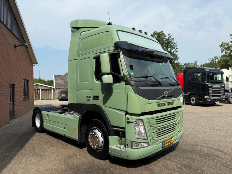 Volvo FM 370 Globetrotter XL Xenon Side skirts NL Truck - Cabeza tractora: foto 2 Volvo FM 370 Globetrotter XL Xenon Side skirts NL Truck - Cabeza tractora: foto 2
