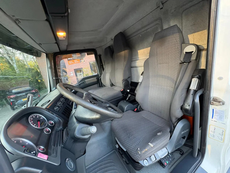 Camión caja cerrada MAN TGL 8.240 Cargolift Laadklep NL Truck APK/TUV 02-2026: foto 15