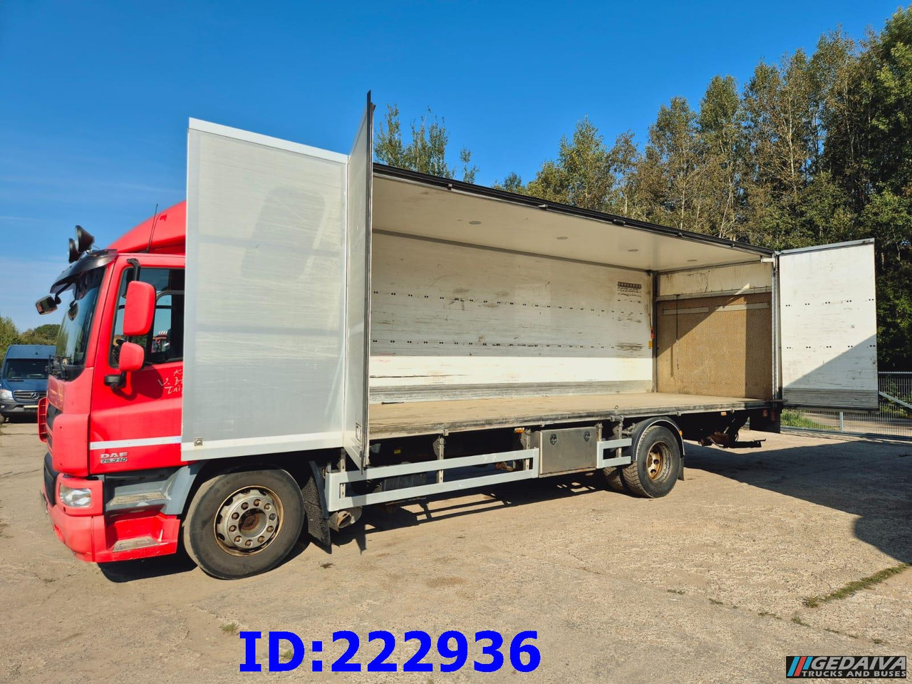 DAF CF 75.310 - Euro5 - Camión caja cerrada: foto 2 DAF CF 75.310 - Euro5 - Camión caja cerrada: foto 2