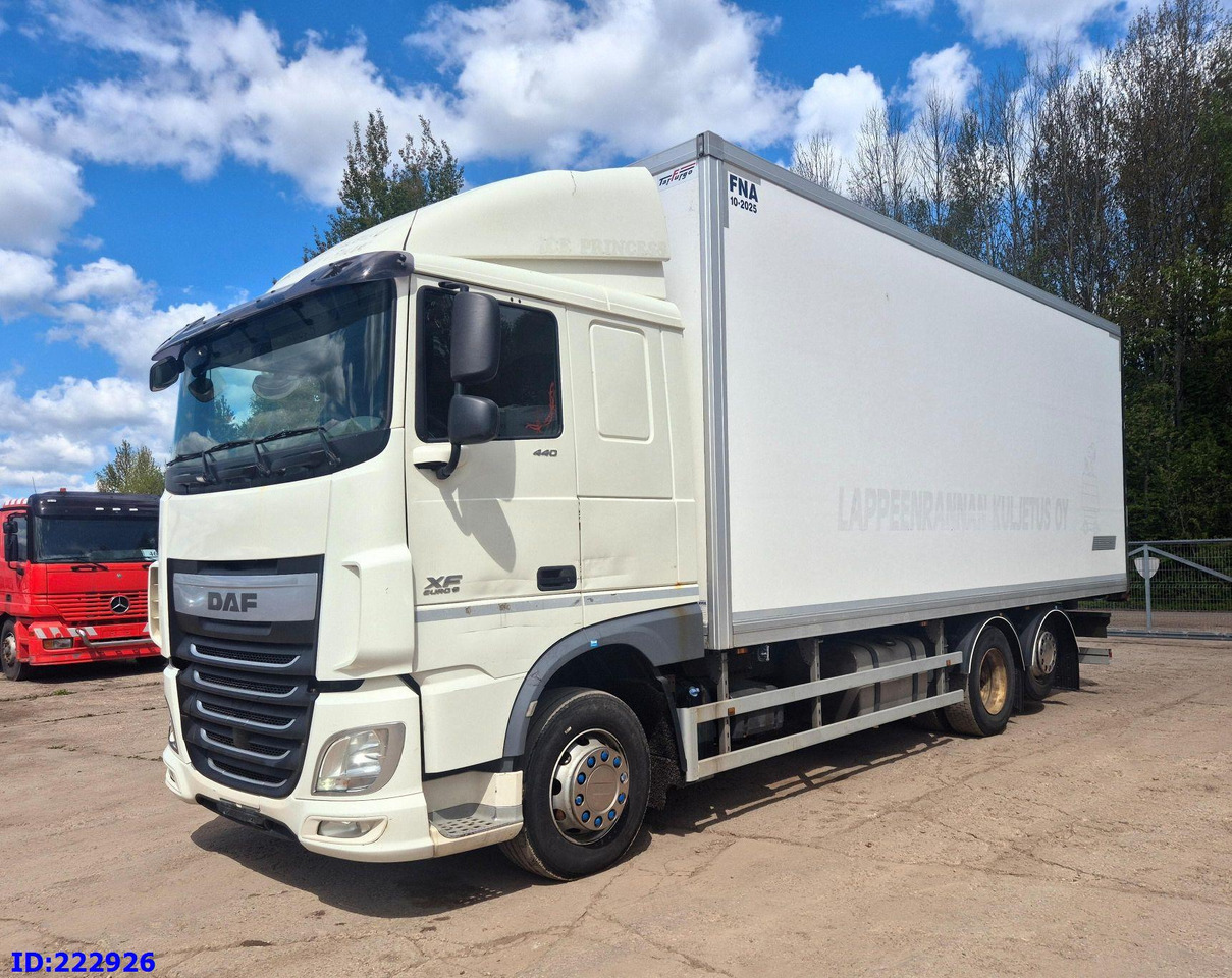 DAF XF 106 440 FAR 6x2 Euro6 - Camión isotérmico: foto 4 DAF XF 106 440 FAR 6x2 Euro6 - Camión isotérmico: foto 4