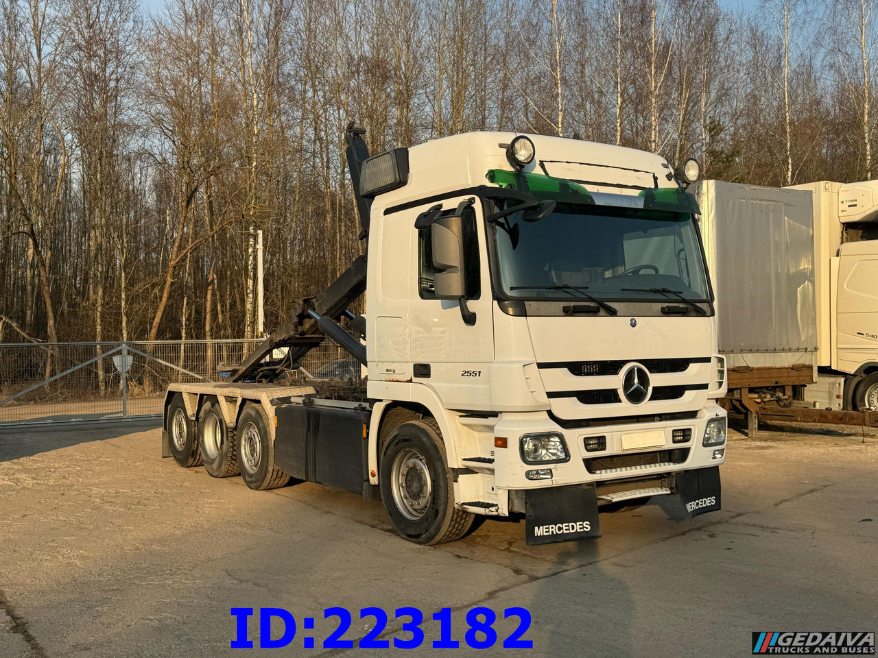 MERCEDES-BENZ Actros 2551 8x2 V8 Retarder - Camión multibasculante: foto 4 MERCEDES-BENZ Actros 2551 8x2 V8 Retarder - Camión multibasculante: foto 4