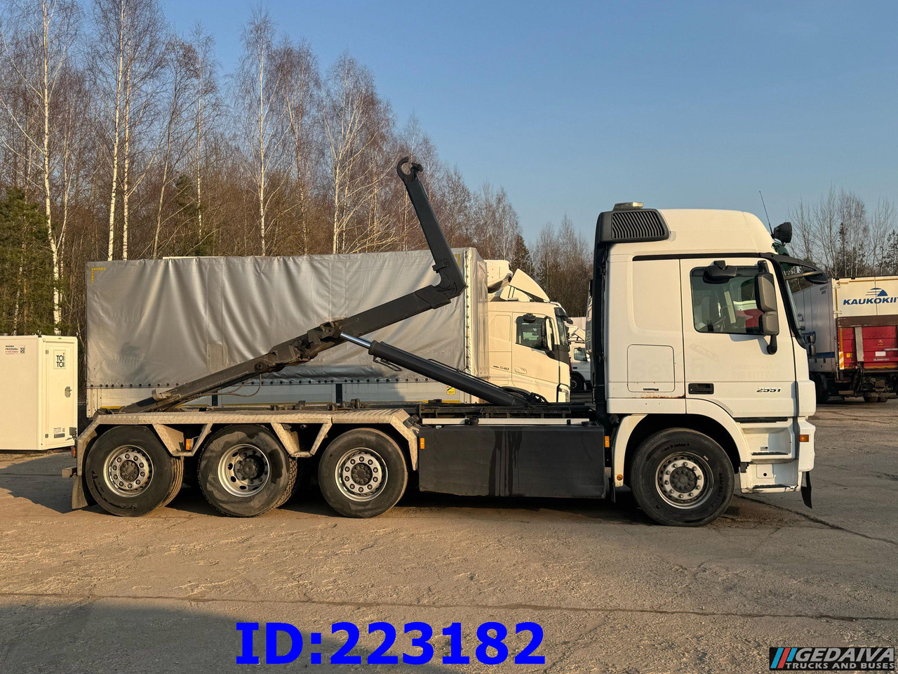 MERCEDES-BENZ Actros 2551 8x2 V8 Retarder - Camión multibasculante: foto 5 MERCEDES-BENZ Actros 2551 8x2 V8 Retarder - Camión multibasculante: foto 5