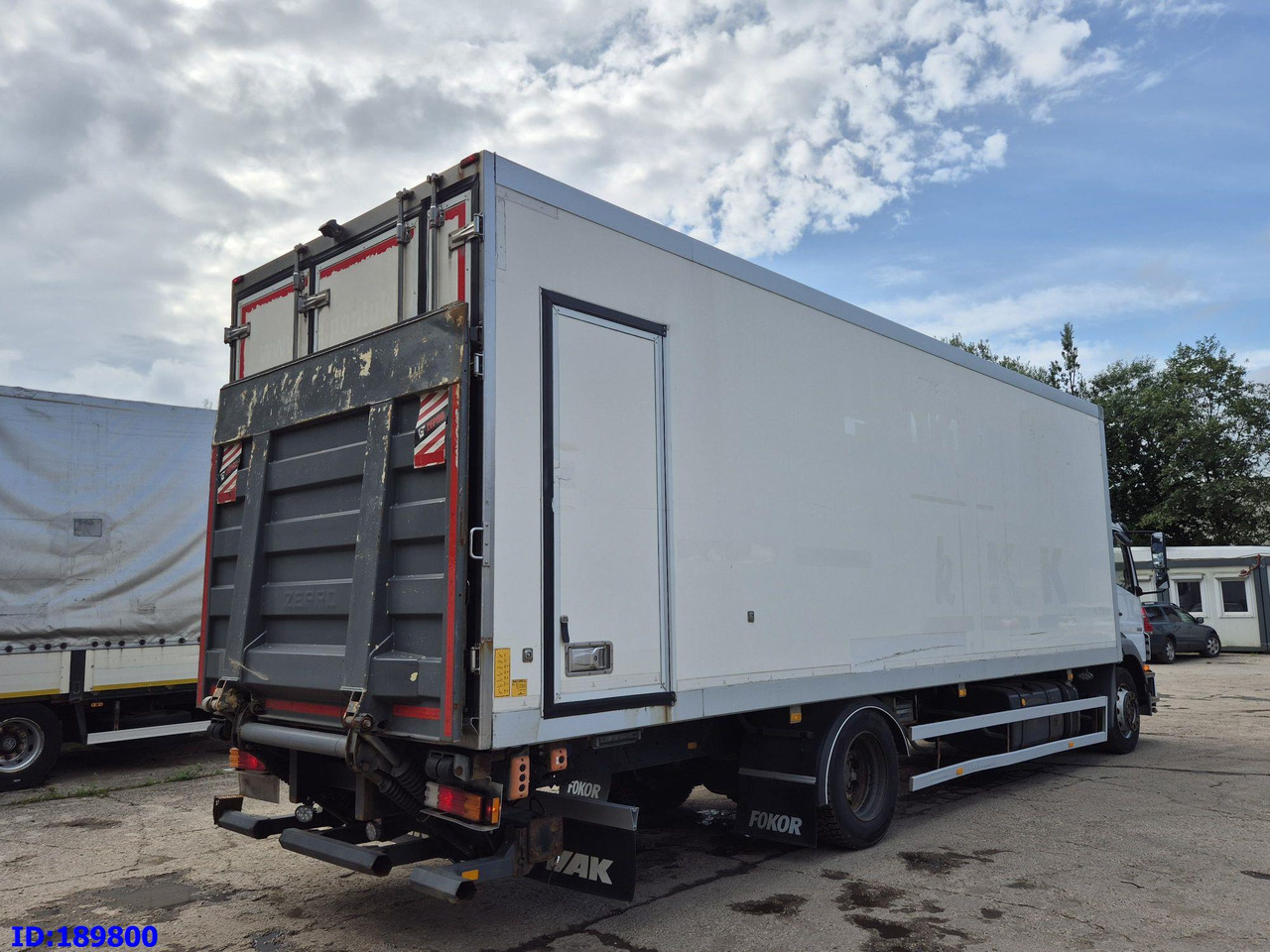 MERCEDES-BENZ Axor 1829 Euro5 Manual + Tail lift - Camión frigorífico: foto 5 MERCEDES-BENZ Axor 1829 Euro5 Manual + Tail lift - Camión frigorífico: foto 5