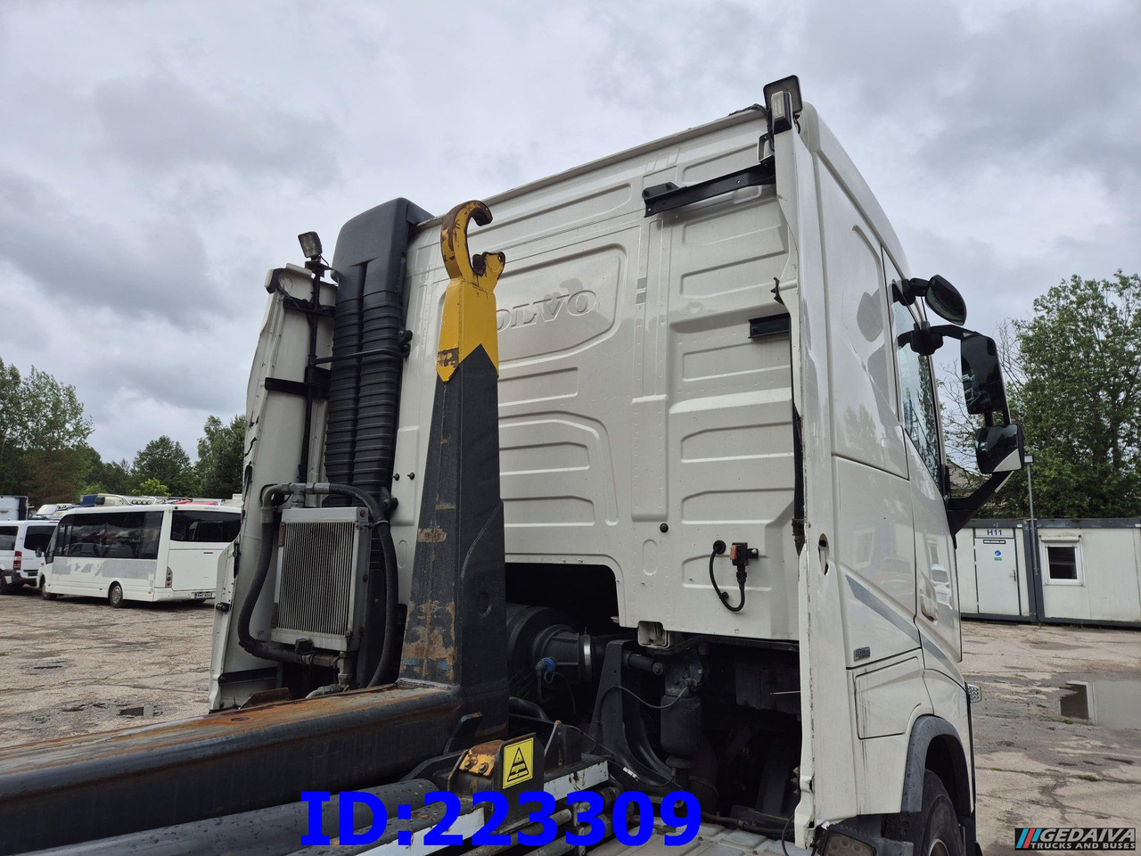 VOLVO FH13 540HP 8x2 Hook lift (2axles steering - 2 axles lifting) - Camión multibasculante: foto 4 VOLVO FH13 540HP 8x2 Hook lift (2axles steering - 2 axles lifting) - Camión multibasculante: foto 4