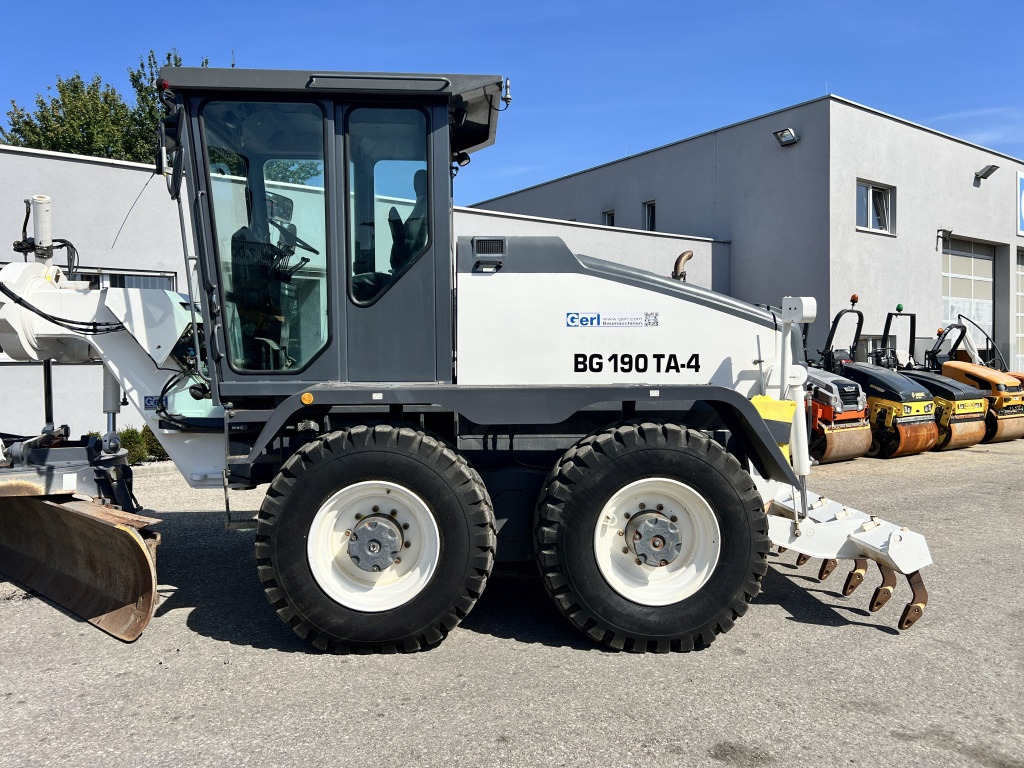 HBM Bomag BG 190TA-4 (111673) - Grader: foto 2 HBM Bomag BG 190TA-4 (111673) - Grader: foto 2