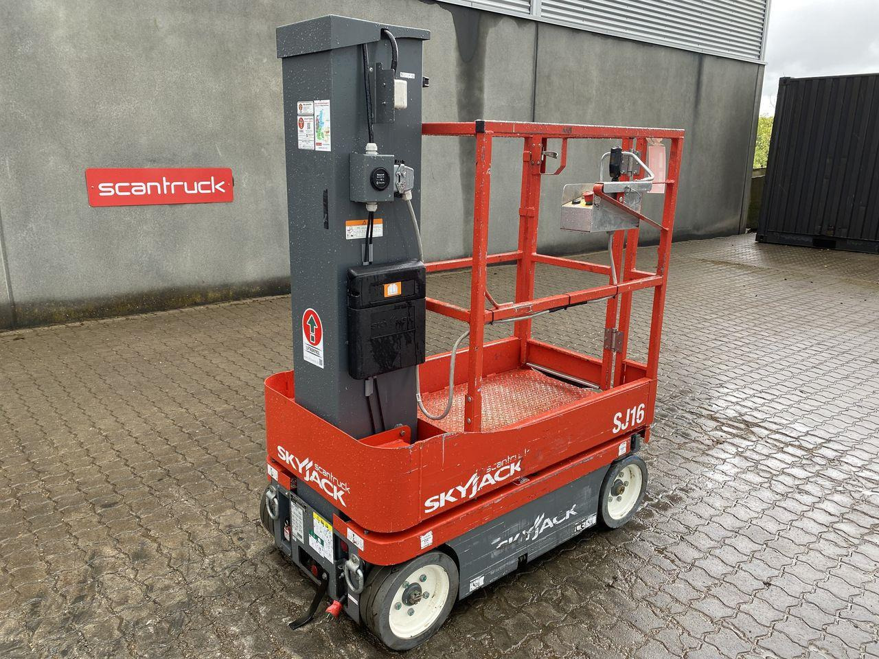 Skyjack SJ16 - Plataforma de mástil vertical: foto 1 Skyjack SJ16 - Plataforma de mástil vertical: foto 1
