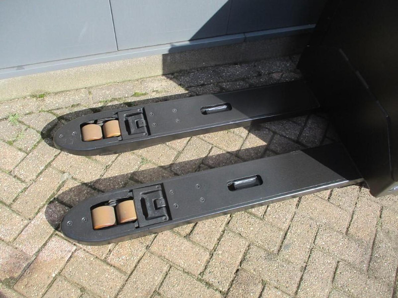 Toyota LPE200 - Transpaleta: foto 4 Toyota LPE200 - Transpaleta: foto 4