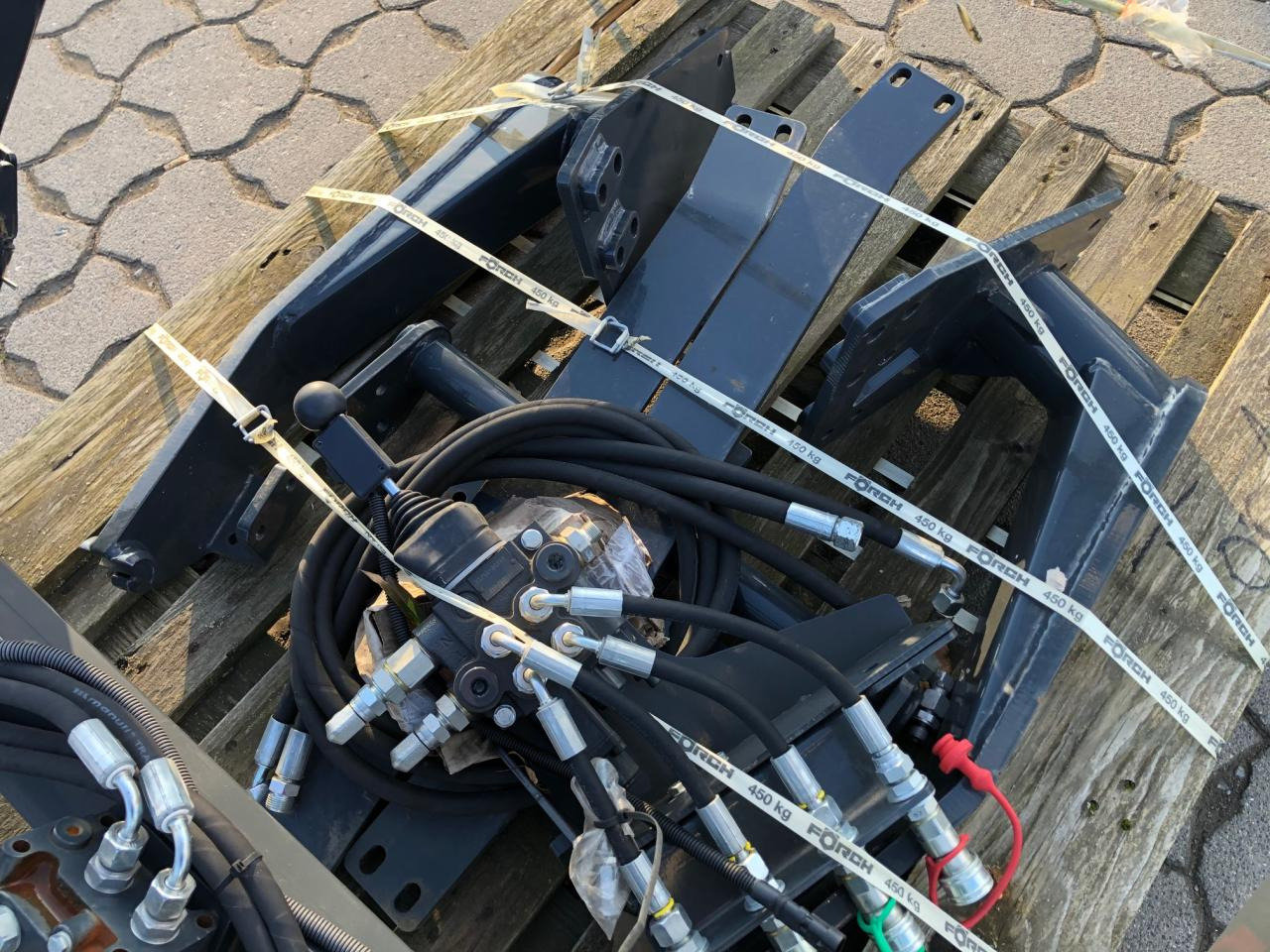 Solis PADAGAS FL200P Frontlader - Implemento: foto 3 Solis PADAGAS FL200P Frontlader - Implemento: foto 3